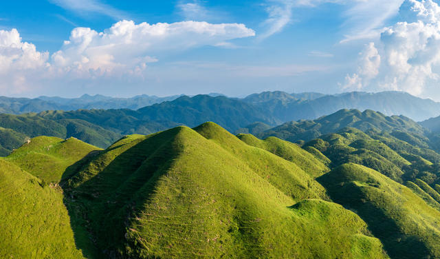 风光,风景,自然,山川,草原,草地,地形,山脉,天空,蓝天,白云,南山牧场,背景,壁纸,青山,环境,环保,绿色,生态,生态环境,高山草甸,牧场,户外,高山,自然美,人间天堂,云,小山,山谷,山