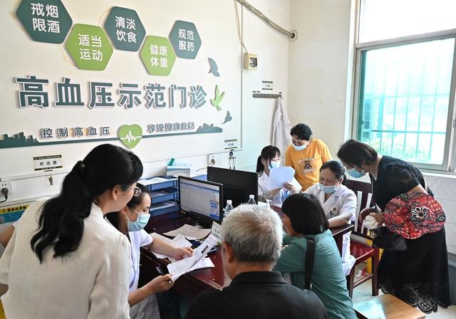 专*家*“下*沉”*  坐*堂*义*诊