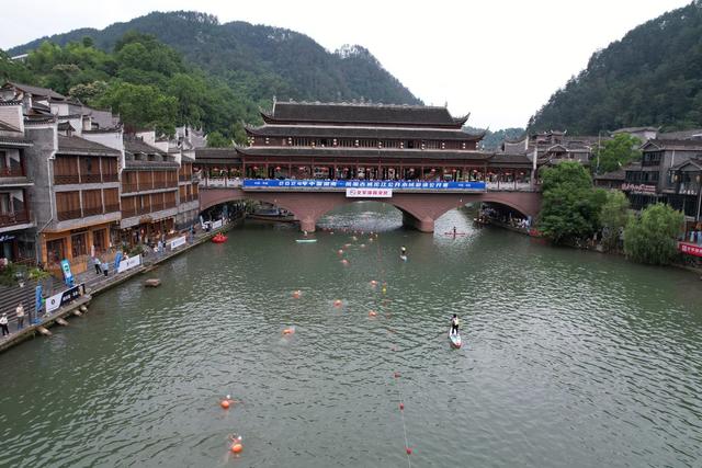 古城 山水 凤凰 人文 选手 游泳 运动 组别 公开赛 水域 沱江