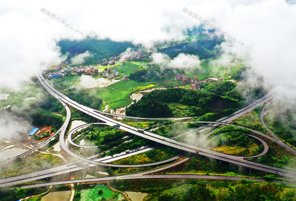  Blue Mountains: a magnificent picture of the highway