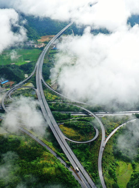 蓝山：高速公路壮美画卷