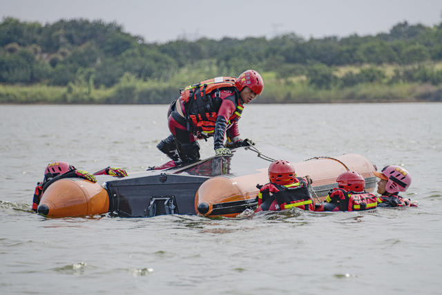 消防   救援   防汛  汛期  演练  培训   活动  训练  水域  救灾  船  冲锋舟   橡皮艇
