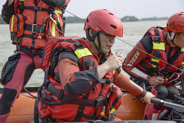 消防   救援   防汛  汛期  演练  培训   活动  训练  水域  救灾  船  冲锋舟   橡皮艇