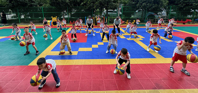  幼儿园玩转篮球、 童心绘画迎“六一”活动多姿多彩   