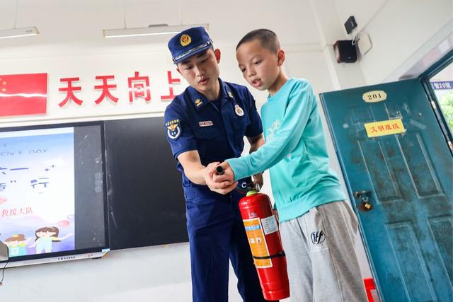 消防 儿童节 六一 关爱 特殊孩子 安全 宣传