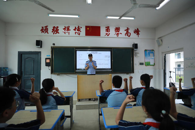 铁路安全教育   铁路安全宣传
爱路护路