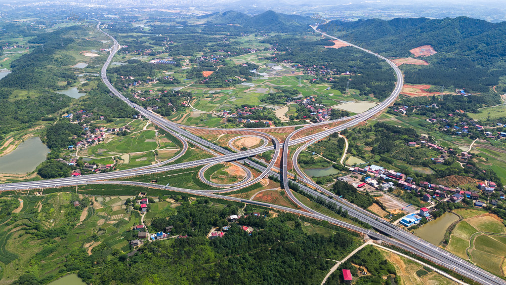  Hengyong Expressway and Yongling Expressway were completed and opened to traffic