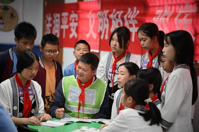 交通安全 校园 六一 交警 学生 安全 