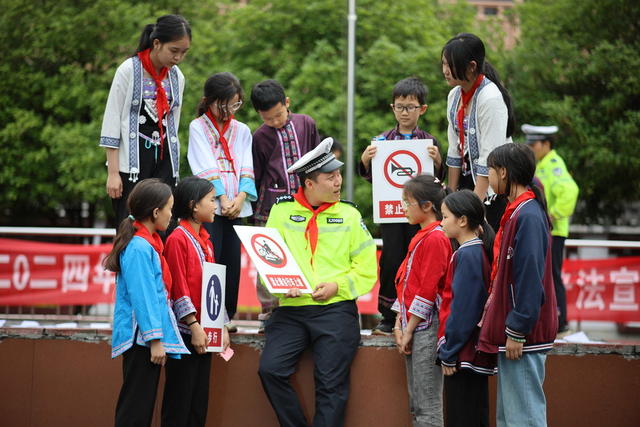 交通安全 校园 六一 交警 学生 安全 