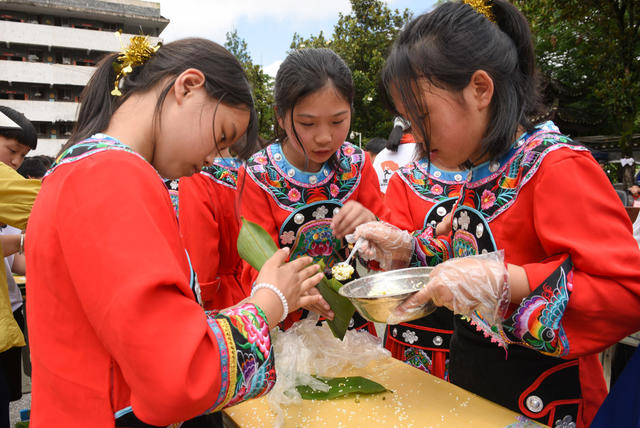 六一  学生 苗鼓 粽子 欢乐