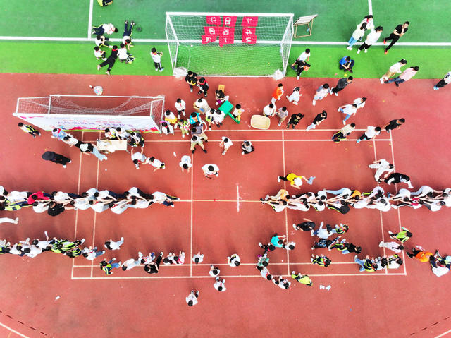 儿童节  童年期  校园  六年级  拔河比赛