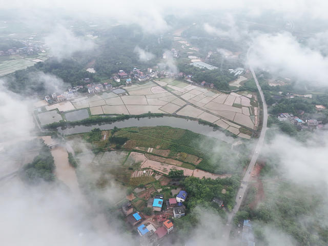 云雾  缭绕  青山  田园  小河  水库  画卷  乡村  