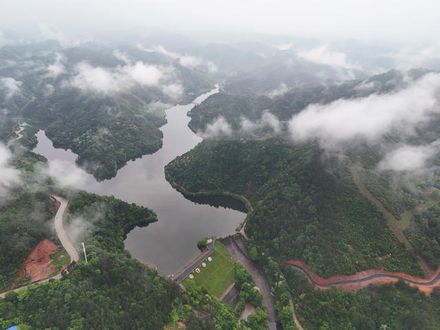 云雾  缭绕  青山  田园  小河  水库  画卷  乡村  