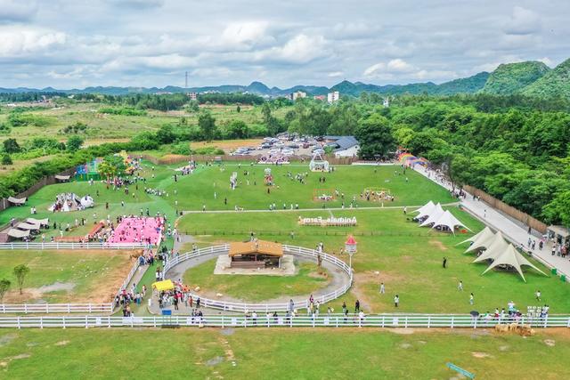 假期 旅游 牧场 游玩 游客 休闲 五一