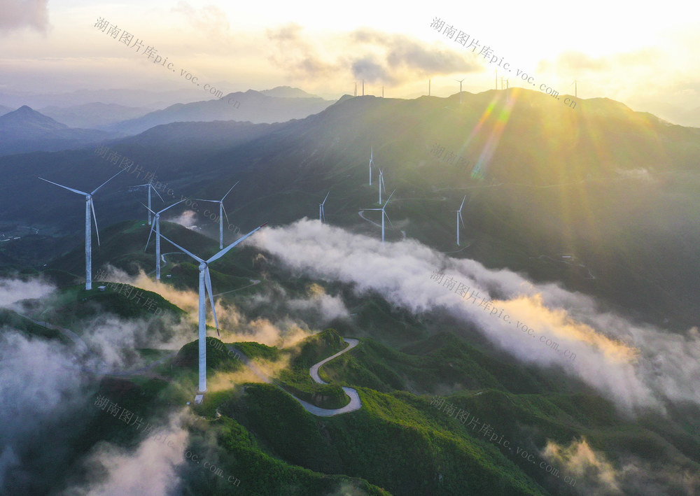 重大工程 重点工程 基础设施 轻重工业 能源 新能源 电力 风电 光伏 循环经济 观光旅游 风景 云雾 