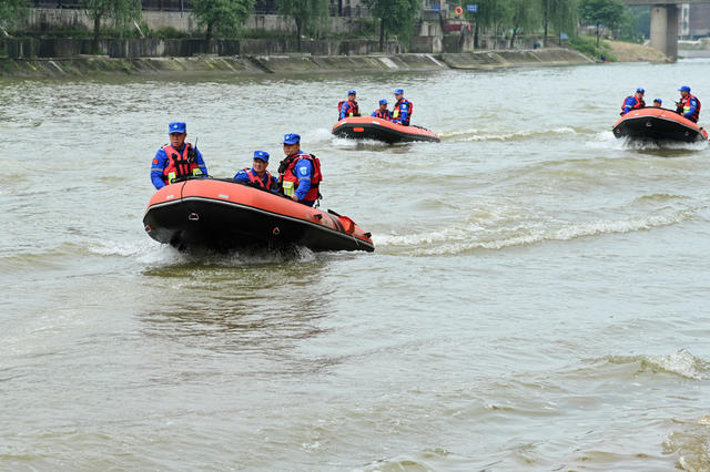 应急抢险  抗洪抢险  演练  训练 防汛 河  水 救援  救生艇  救援队  