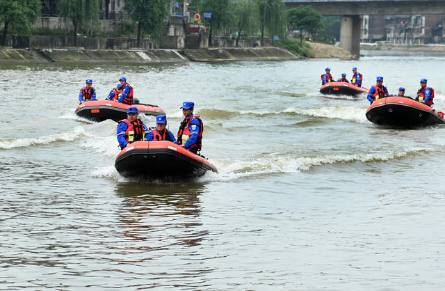 应急抢险  抗洪抢险  演练  训练 防汛 河  水 救援  救生艇  救援队  