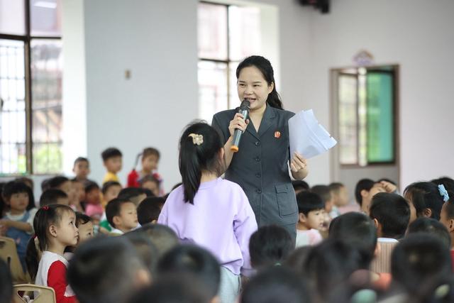 法律、校园、送法、防拐、自我防护