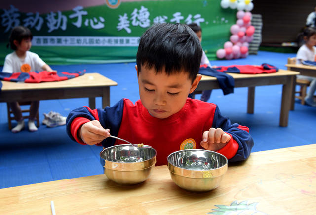 幼儿  劳动  比拼 