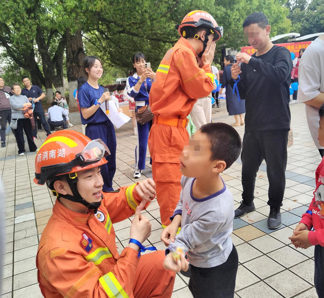关爱自闭症儿童活动