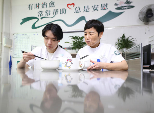 护士节 母亲节 护士 母子 天使 爱 传承
