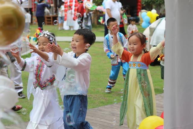 土家族 湘西 小朋友 幼儿园 民族 美味 教师 美食 长桌宴 苗族  六一  家长 儿童节  欢欢喜喜