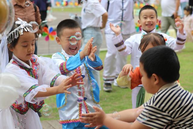土家族 湘西 小朋友 幼儿园 民族 美味 教师 美食 长桌宴 苗族  六一  家长 儿童节  欢欢喜喜