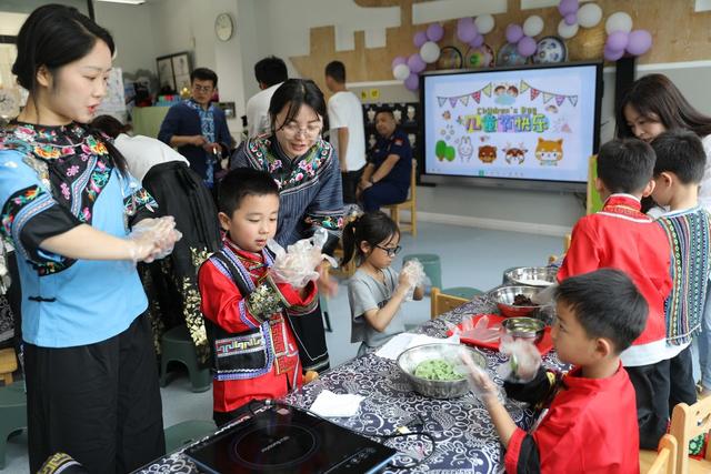 土家族 湘西 小朋友 幼儿园 民族 美味 教师 美食 长桌宴 苗族  六一  家长 儿童节  欢欢喜喜