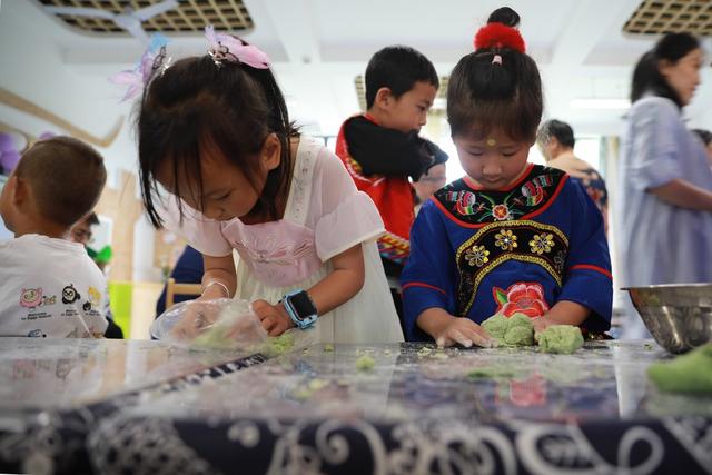土家族 湘西 小朋友 幼儿园 民族 美味 教师 美食 长桌宴 苗族  六一  家长 儿童节  欢欢喜喜