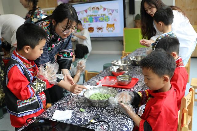 土家族 湘西 小朋友 幼儿园 民族 美味 教师 美食 长桌宴 苗族  六一  家长 儿童节  欢欢喜喜