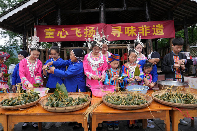 六一儿童节  抢鱼塘  打陀螺  纺纱   包粽子