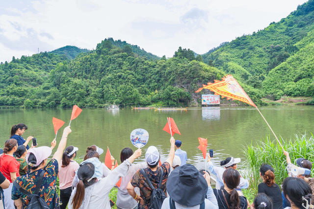 “魅力苗乡，和美洗溪”龙舟赛在泸溪县洗溪镇举办