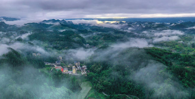 湖南，龙山，大山，小学，群峰，云雾，风景