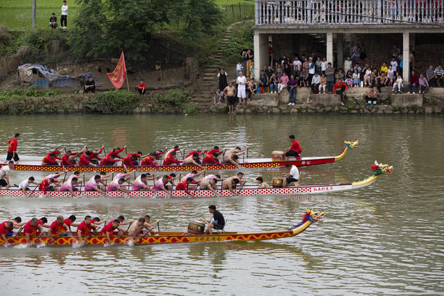 龙舟竞渡