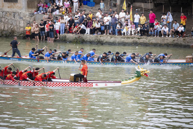 龙舟竞渡