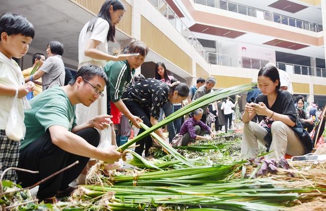 插艾草 挂菖蒲 过端午