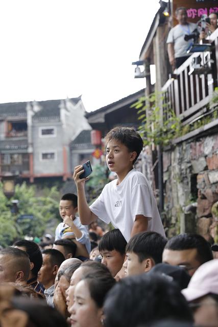 凤凰  龙舟赛  抢鸭子  沱江  沙湾  游客 市民  