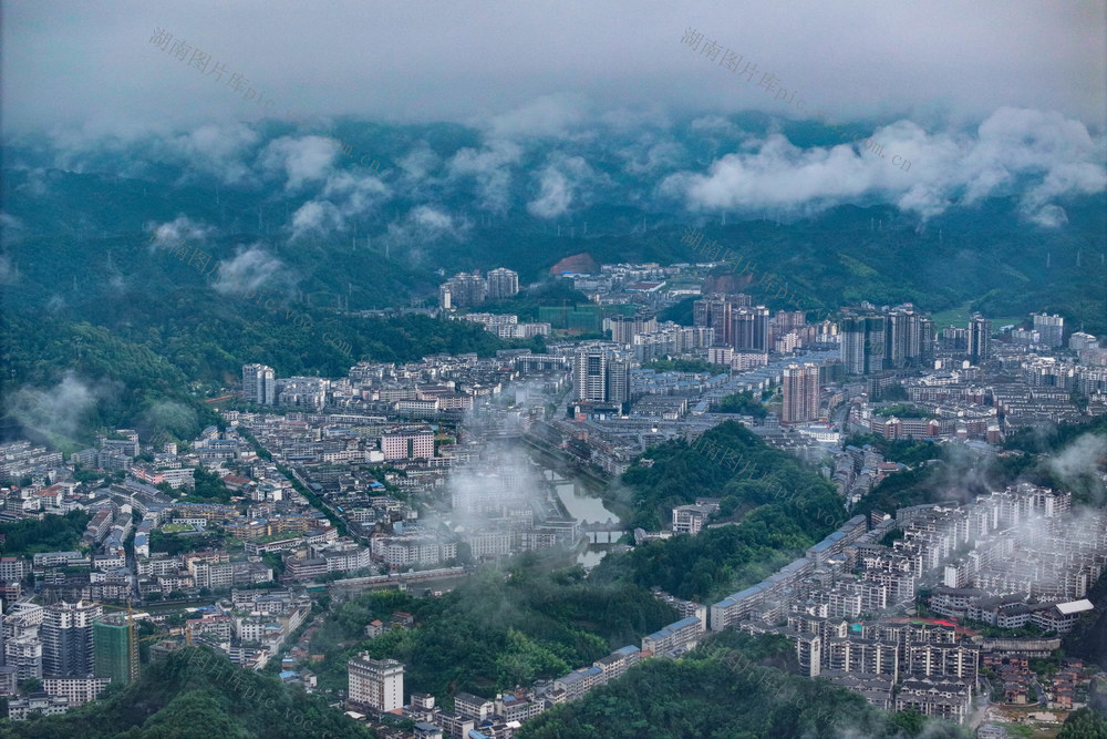 山城 云 雾 生态 全国文明城市“