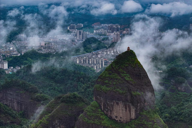 山城 云 雾 生态 全国文明城市“