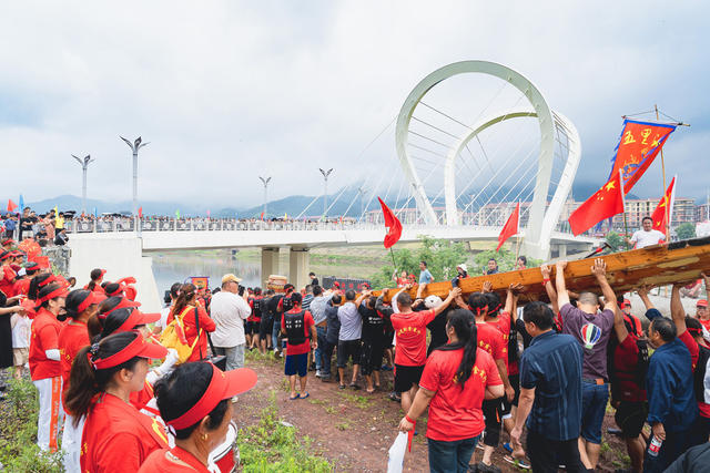 端午专题：端午时节话龙舟——龙船“登江”