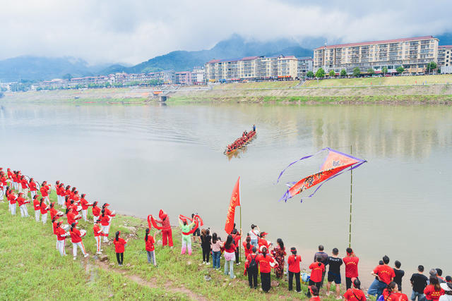端午专题：端午时节话龙舟——龙船“登江”