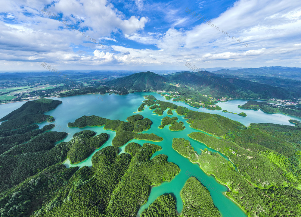 蓝天 白云 青山 碧水 草地 绿树 民居 湿地 河湖 水库 党员 河长制 美丽乡村