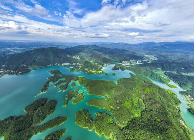 蓝天 白云 青山 碧水 草地 绿树 民居 湿地 河湖 水库 党员 河长制 美丽乡村