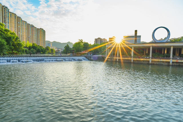 湘西高新区吉凤街道湾溪河夏夜如画