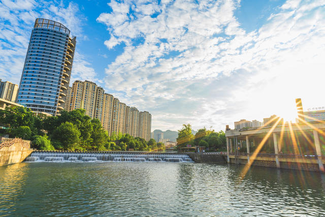 湘西高新区吉凤街道湾溪河夏夜如画