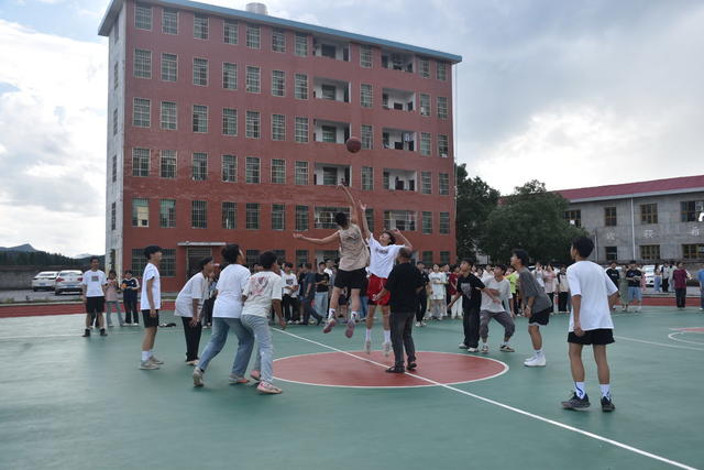 迎“篮”而上 绽放活力
