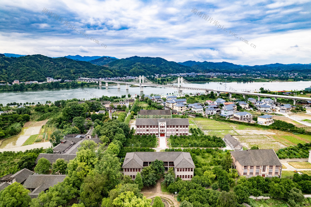 安江农校杂交水稻纪念园、杂交水稻发源地纪念馆、杂交水稻实验田、袁隆平雕像