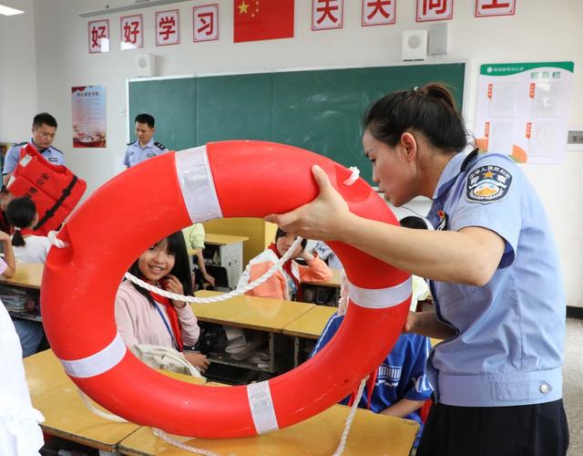  防溺水安全教育进校园
 