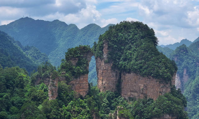 张家界 峰林 蓝天