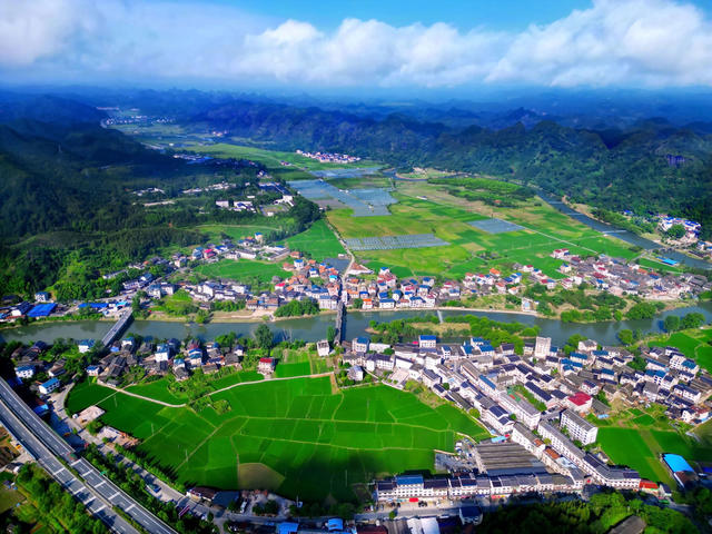 湖南 通道 蓝天 白云、山峦 河流 公路 美丽 新农村 建设 